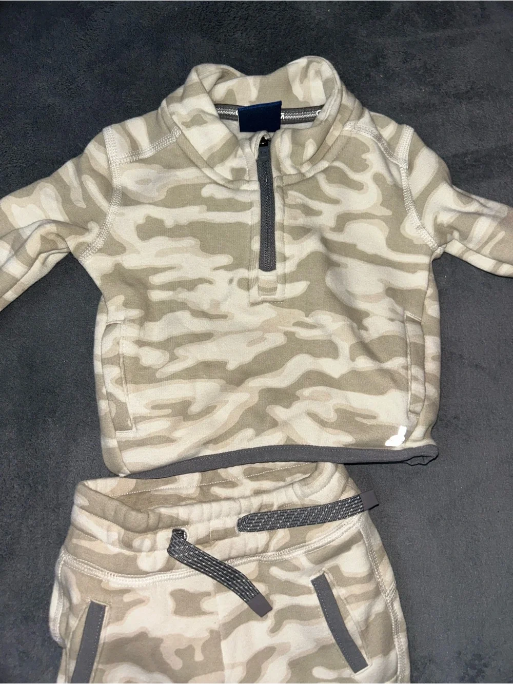 GAP Neutral Camo Two-Piece Jogger Set - Beige & Gray